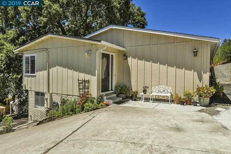 19520 Stanton Ave Castro Valley, CA 94546 | MLS 40873662 Photo 1