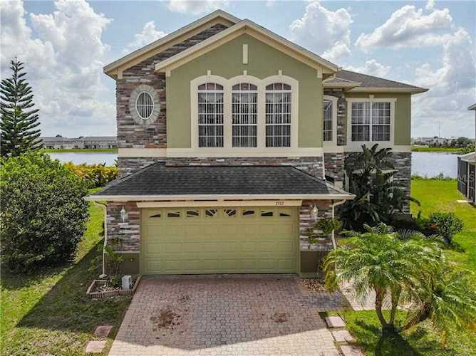 2707 Sand Arbor Circle Orlando, FL 32824