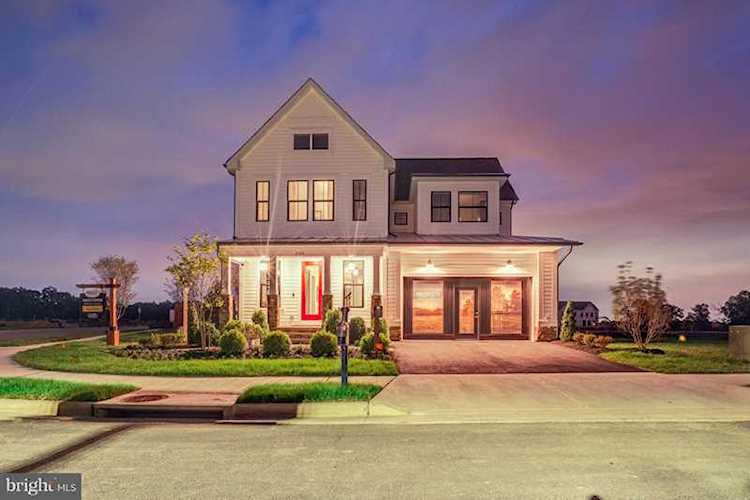 3 Woodbine Farm Dr Chantilly, VA 20152