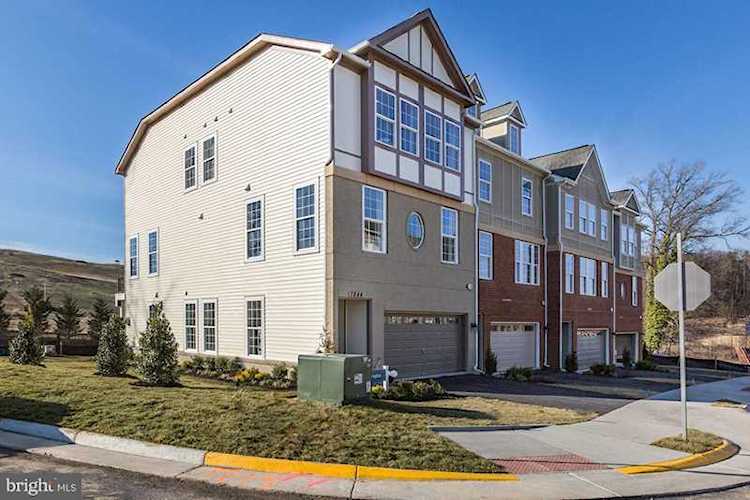 4 Mount Cavalry Dr Alexandria, VA 22315
