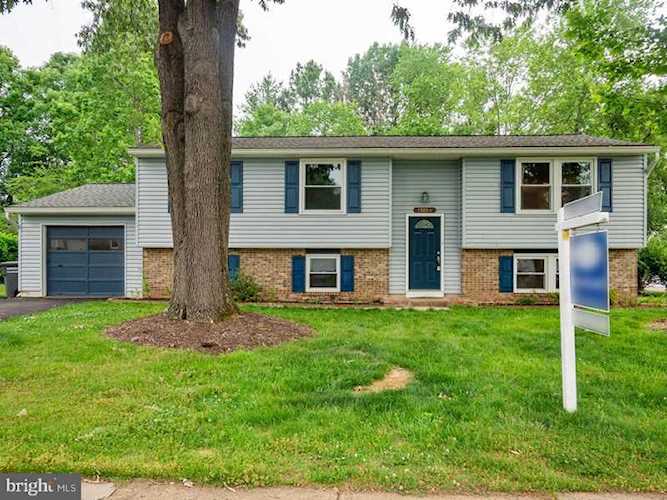 15106 Kamputa Dr Centreville, VA 20120 | MLS ® VAFX1067434 Photo 1