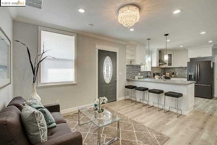 1207 88Th Avenue Oakland, CA 94621 | MLS 40872992 Photo 1