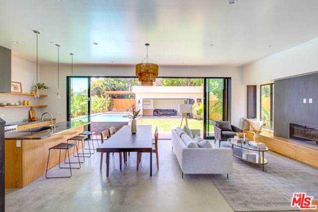 1082 Marco Place, Venice, CA 90291 | MLS# 19484316 Photo 1
