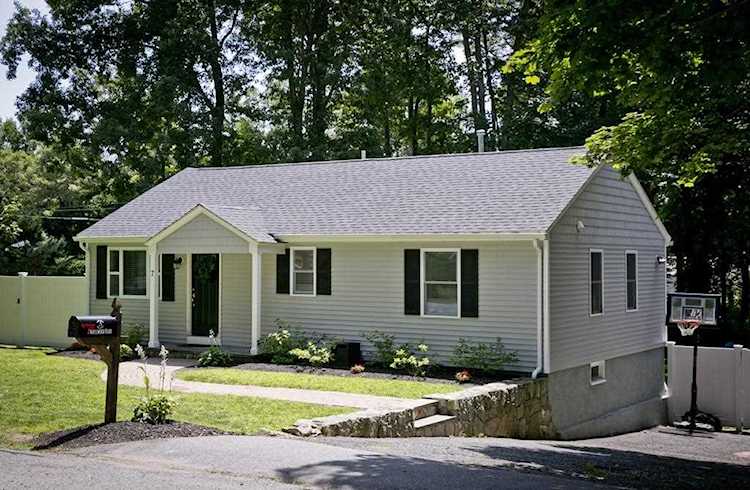 7 Maplewood Rd Shrewsbury, MA 01545 | MLS 72536268 Photo 1