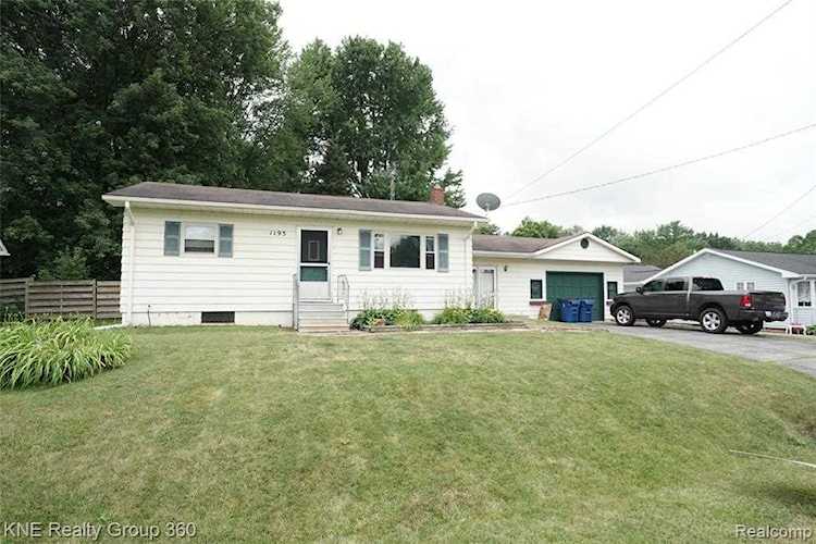 1195 Alton Ave Grand Blanc, MI 48507 | MLS 219071850 Photo 1