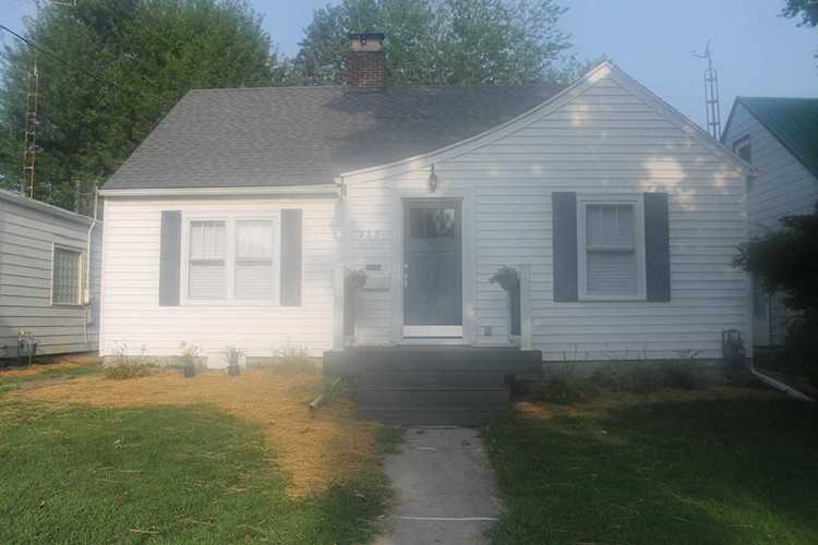 $135,000 - For sale - 255 Forest Lawn Boulevard, Marion, OH 43302 - MLS#219026597 - Marion. - WOW! Be ready to be impressed with this darling remodeled cape-cod home! This home has 3 bedrooms... Photo 1