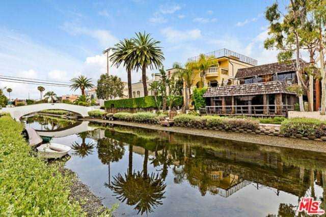 409 Sherman Canal Venice, CA 90291
