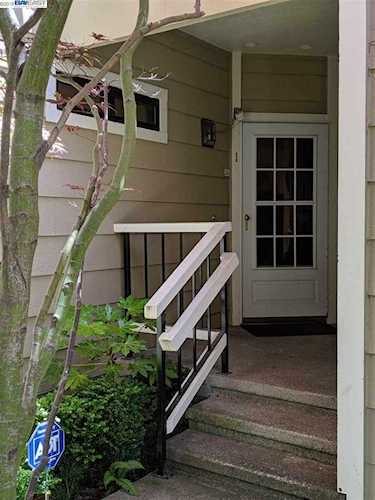 2438 Saint Helena Dr Hayward, CA 94542 | MLS 40872959 Photo 1