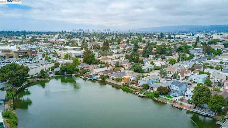 2434 Roosevelt Alameda, CA 94501 | MLS 40873477 Photo 1