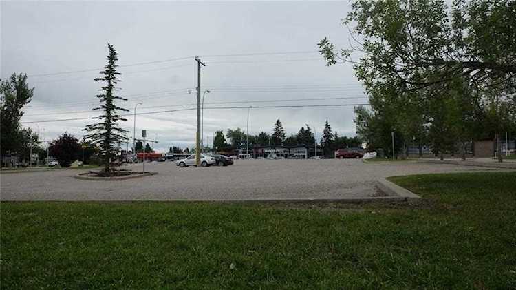 127 Windermere Road SW Calgary, AB T3C 3L6