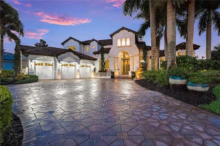 6915 Belmont Court Lakewood Ranch, FL 34202