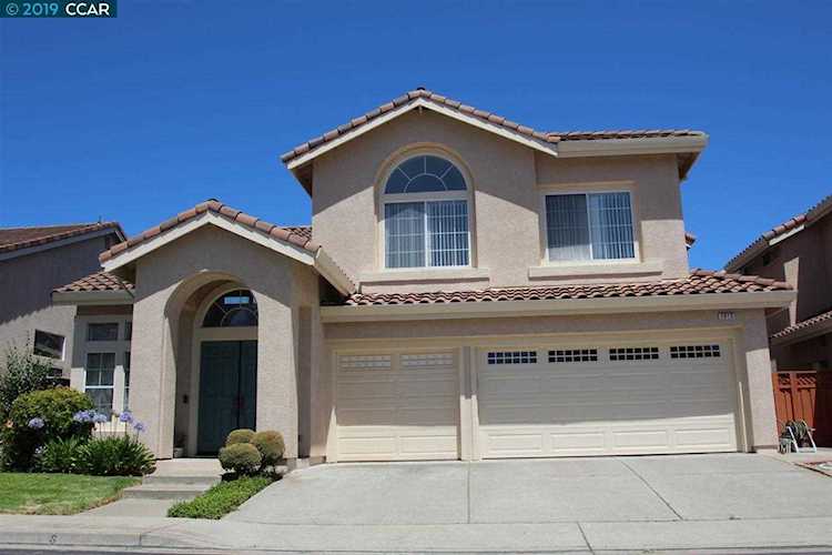 2015 Royal Wings Way San Leandro, CA 94579 | MLS 40873284 Photo 1