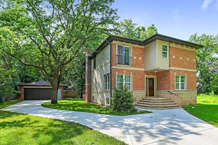 50 Hillcrest Dr Algonquin, IL 60102