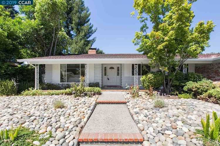 125 Hazelwood Pl Moraga, CA 94556 | MLS 40873205 Photo 1