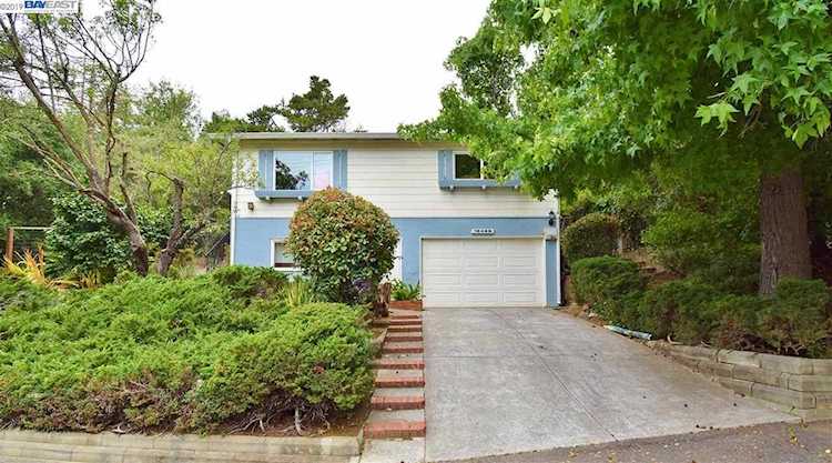 18469 Walnut Rd Castro Valley, CA 94546 | MLS 40873438 Photo 1