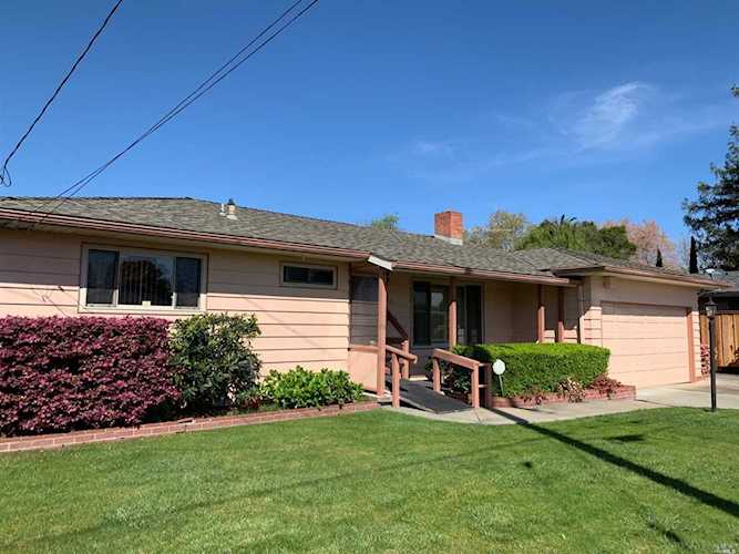 221 Collier Boulevard Napa, CA 94558 | MLS 21908127 Photo 1