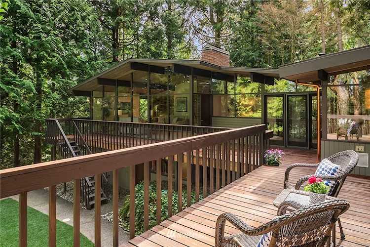 2636 109th Place NE Bellevue, WA 98004 | MLS ® 1498205 Photo 1
