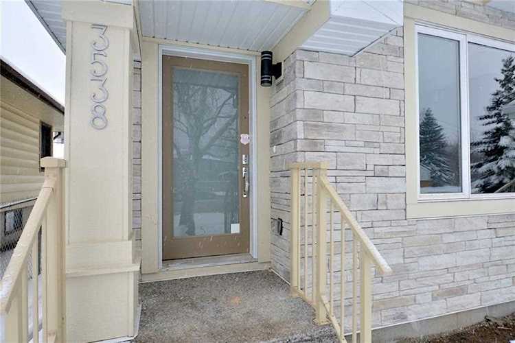 3538 3 Avenue NW Calgary, AB T2N 0N7