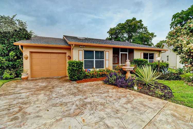 7286 Pinecone Terrace Lake Worth, FL 33467