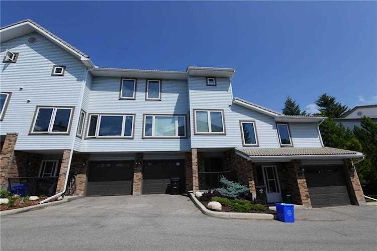 32 Coachway Garden(s) SW Calgary, AB - C4261700 Photo 1