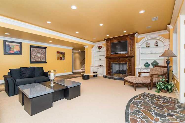 2105 Woodsbury Place Lexington, KY 40515