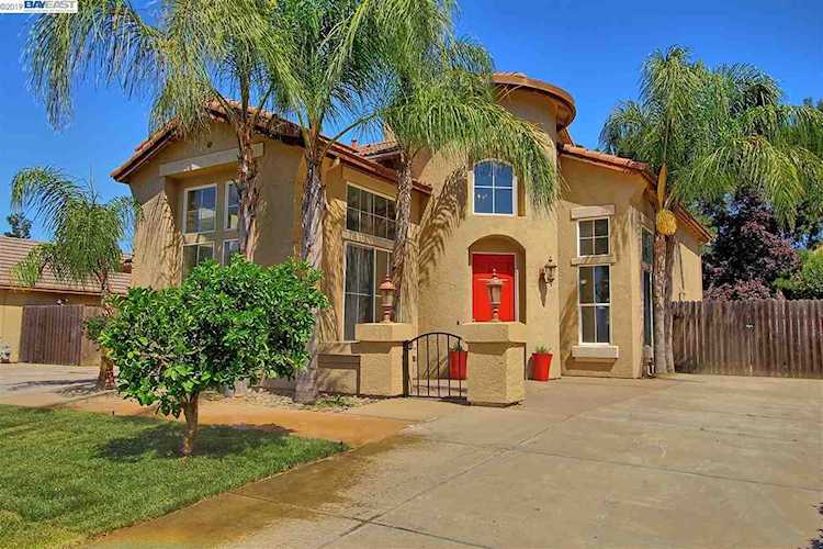 2017 Crom St Manteca, CA 95337 | MLS 40877000 Photo 1