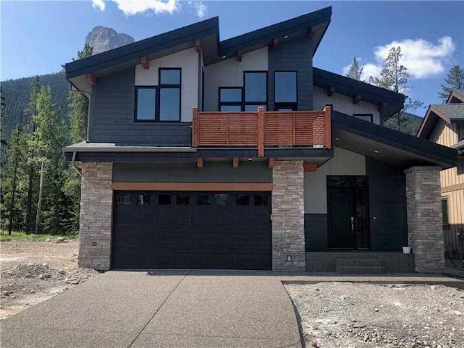425 Stewart Creek Close Canmore, AB T1W 0G6