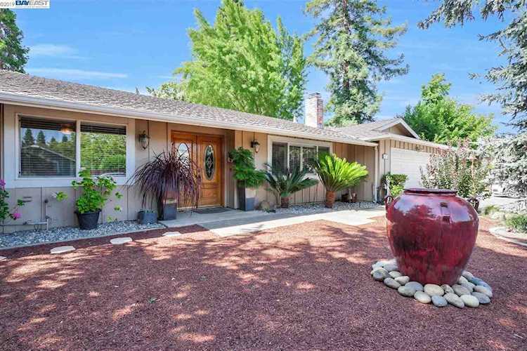 3834 Walnut Ave Concord, CA 94519 | MLS 40873124 Photo 1