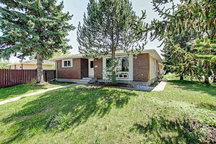511 Hunterplain Hill(s) NW Calgary, AB T2K 4L8