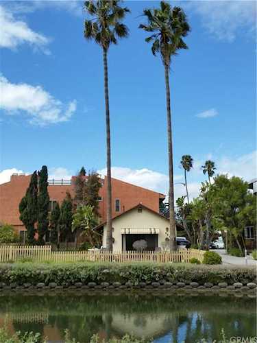 205 Sherman Canal Venice, CA 90291
