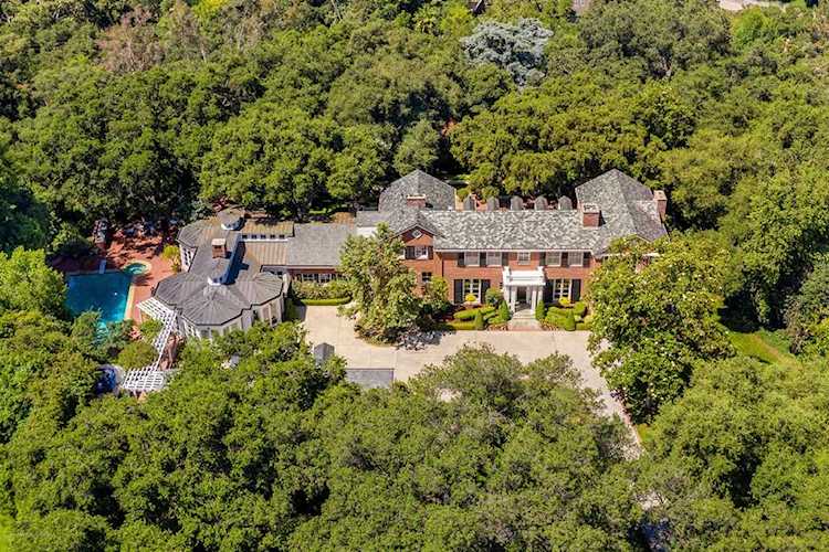 535 Meadow Grove Street La Canada Flintridge, CA 91011