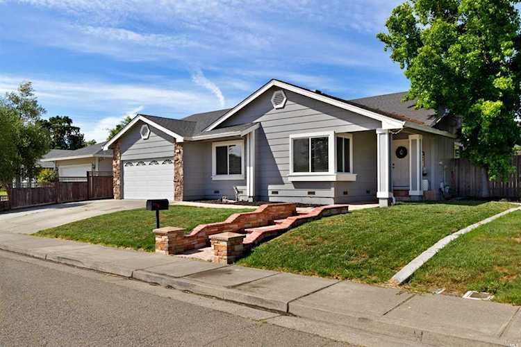 701 Bordeaux Drive Petaluma, CA 94954 | MLS 21916511 Photo 1