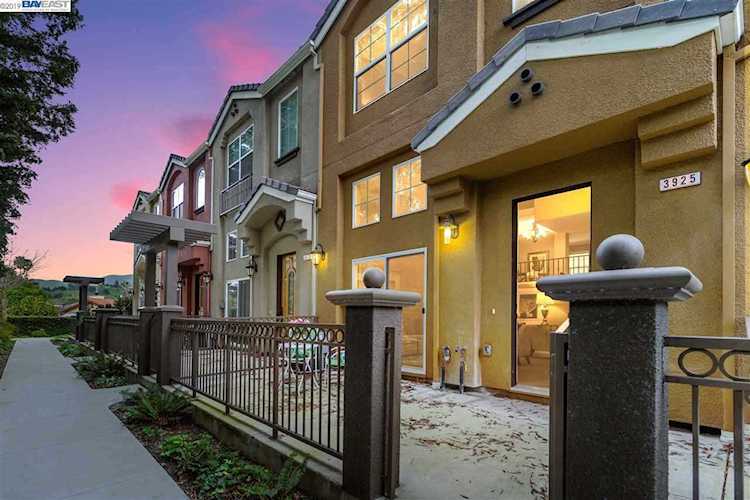 3925 Borgo Cmn Fremont, CA 94538 | MLS 40858613 Photo 1