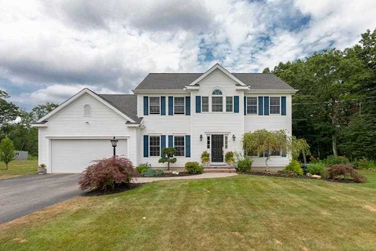 10 Pluff Ave North Reading, MA 01864 | MLS 72547334 Photo 1