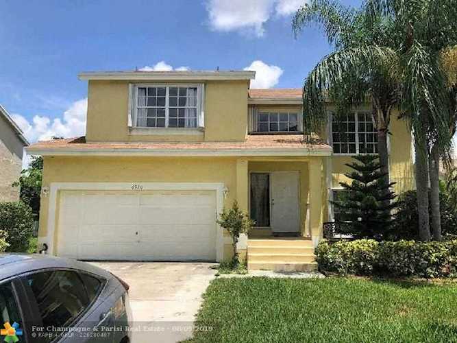 6926 Barnwell Dr Boynton Beach, FL 33437