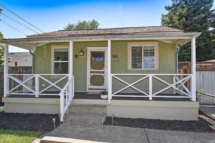 1925 Yajome Street Napa, CA 94559 | MLS 21914026 Photo 1