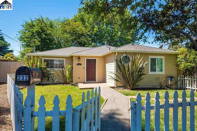 232 Green St East Palo Alto, CA 94303 | MLS 40875638 Photo 1