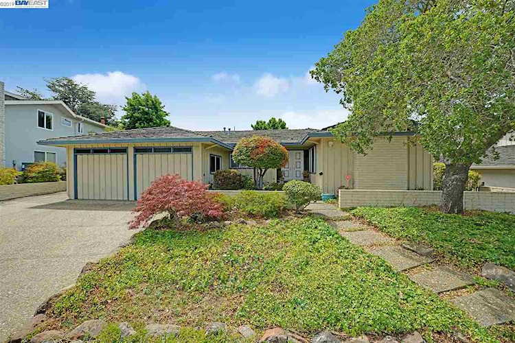 4953 Beacon Hill Dr Castro Valley, CA 94552 | MLS 40877546 Photo 1
