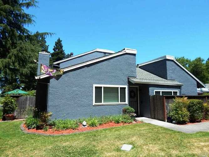 548 Racquet Club Circle Rohnert Park, CA 94928 | MLS 21916253 Photo 1