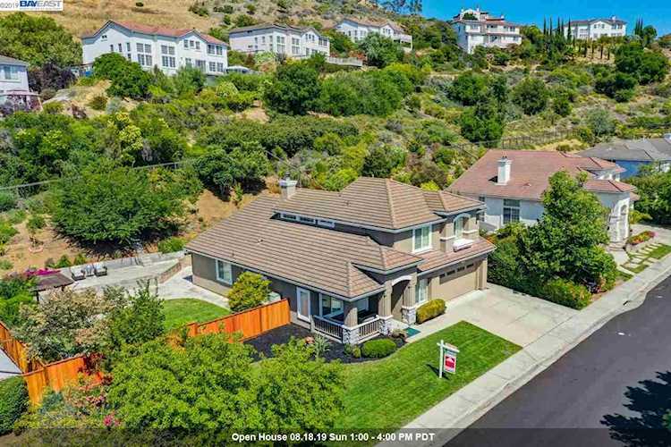 1016 Silver Maple Ln Hayward, CA 94544 | MLS 40877723 Photo 1