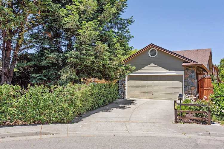 34 Dupree Court Petaluma, CA 94954 | MLS 21916055 Photo 1