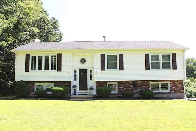 Charlton, 137 Freeman Road, MA, home for sale Photo 1