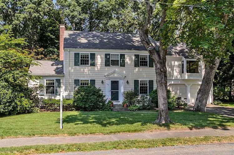 Wellesley, 124 Pilgrim Rd, MA, home for sale Photo 1
