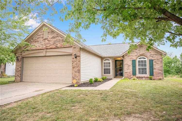 996 Canary Creek Drive Franklin, IN 46131 | MLS 21661599 Photo 1