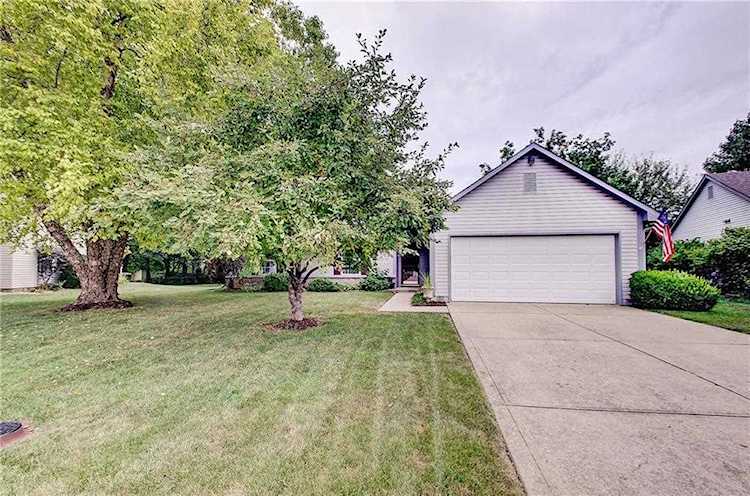 8449 Inland Drive Avon, IN 46123 | MLS 21661641 Photo 1
