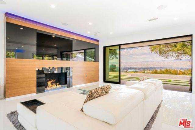 3321 Bonnie Hill Drive Los Angeles, CA 90068