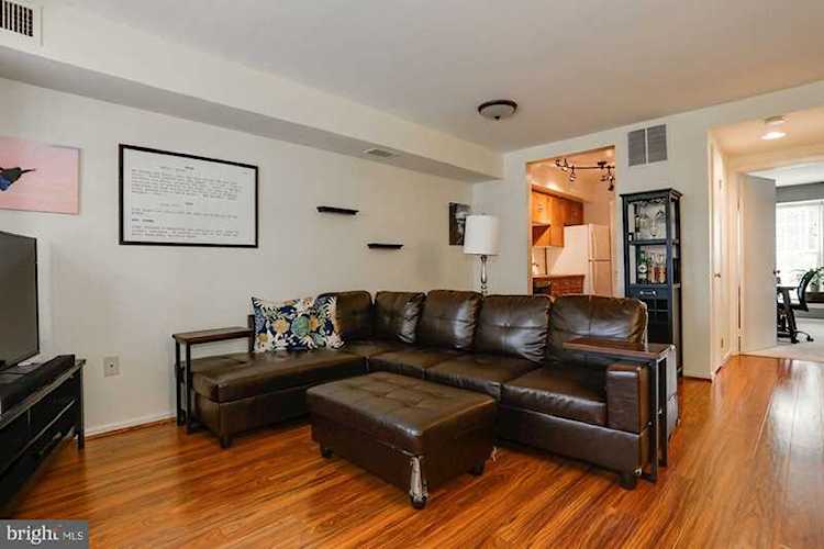 2586E Arlington Mill Dr #5 Arlington, VA 22206 | MLS ® VAAR153424 Photo 1