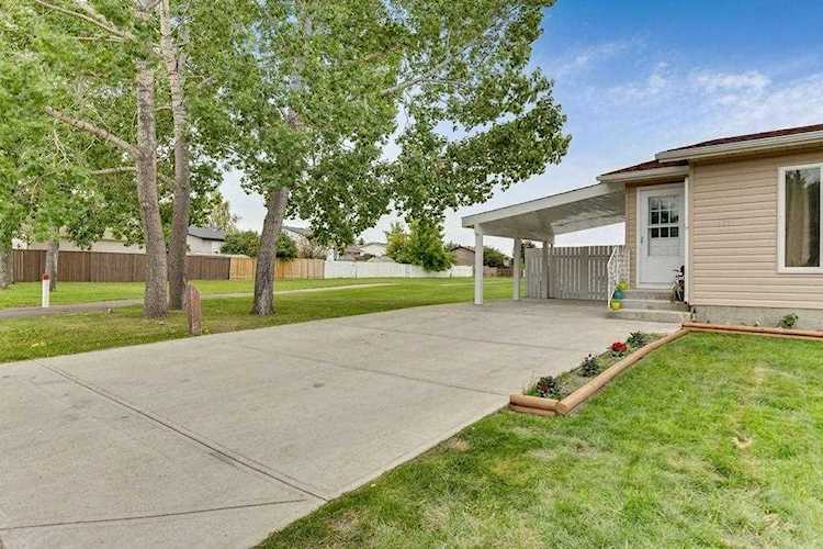 1611 Erin Drive SE Airdrie, AB T4B 1C7