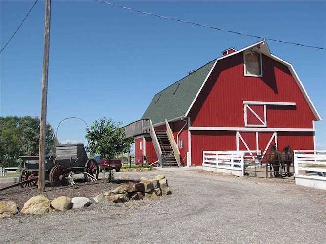 113036 466 Ave E Rural Foothills County, AB T1V 1A2