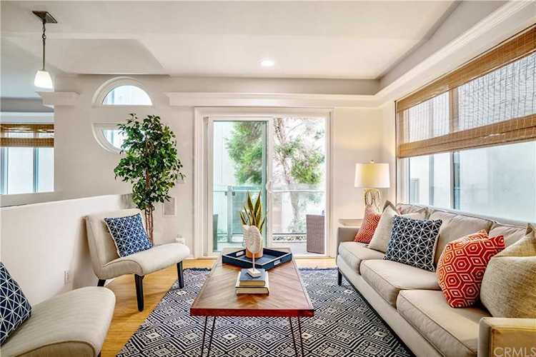 1517 Crest Drive in Manhattan Beach, CA - MLS# SB19195795 Photo 1
